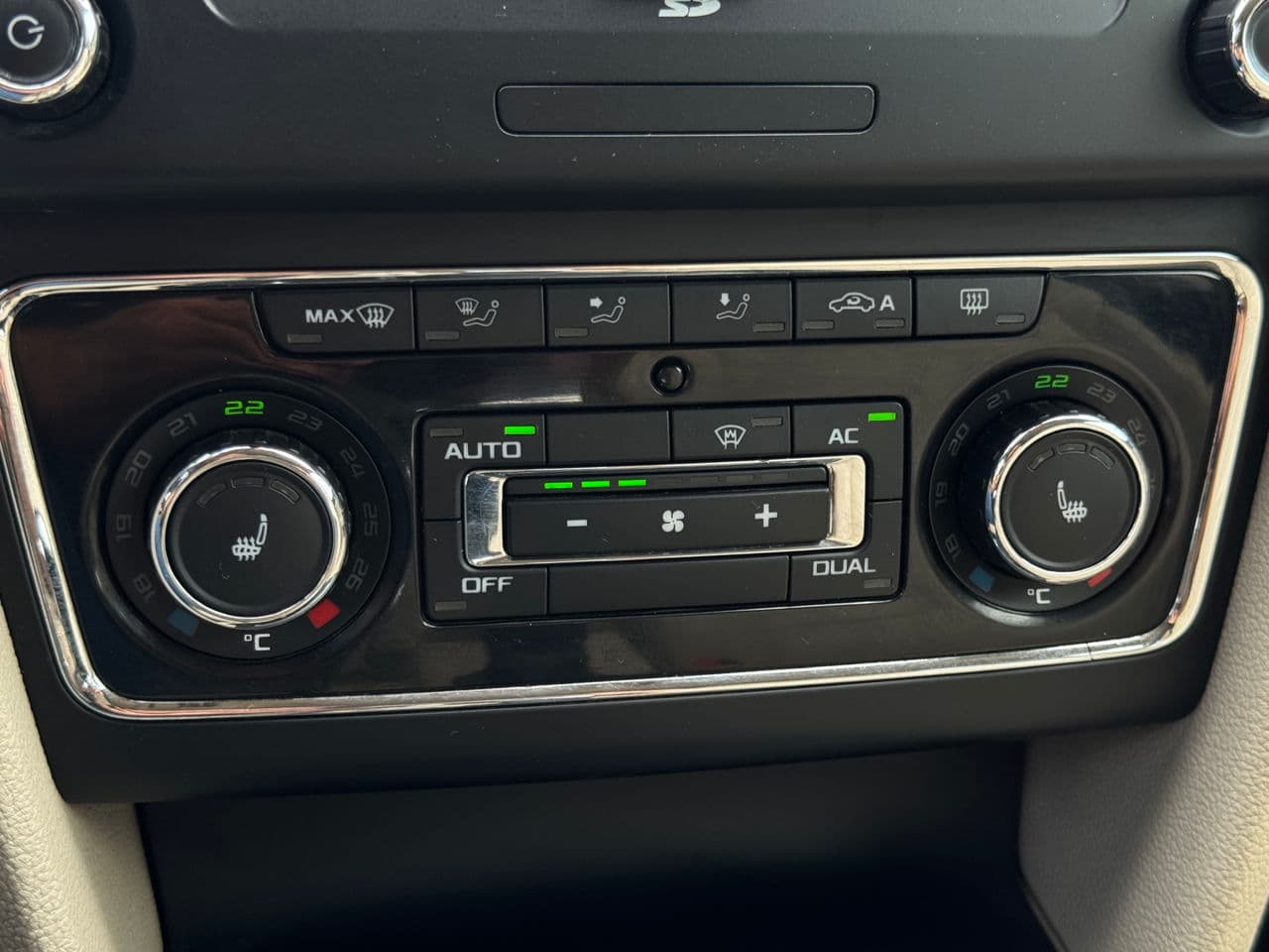 2012 Skoda Superb — Miniatură 11
