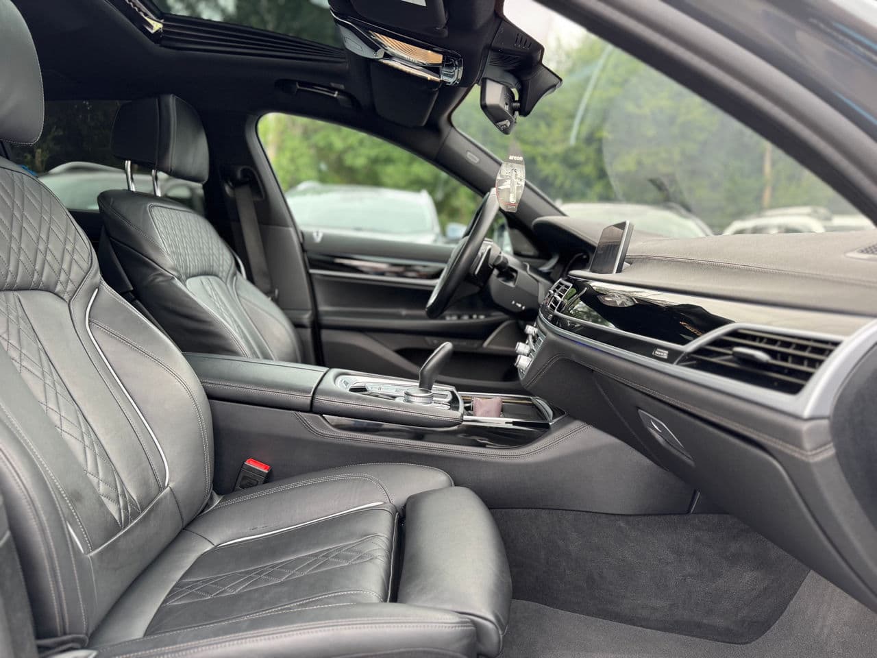 2020 BMW 745e — Miniatură 24