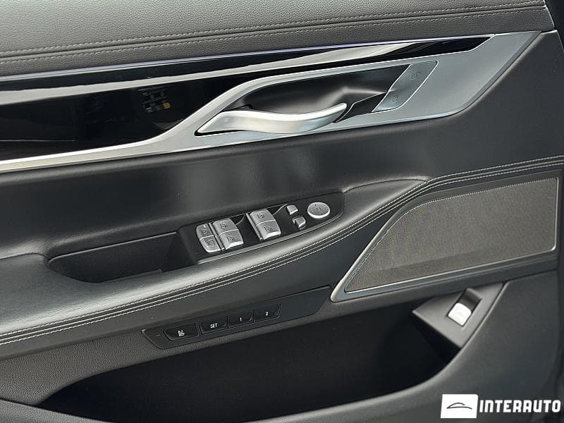 2020 BMW 745e — Miniatură 9