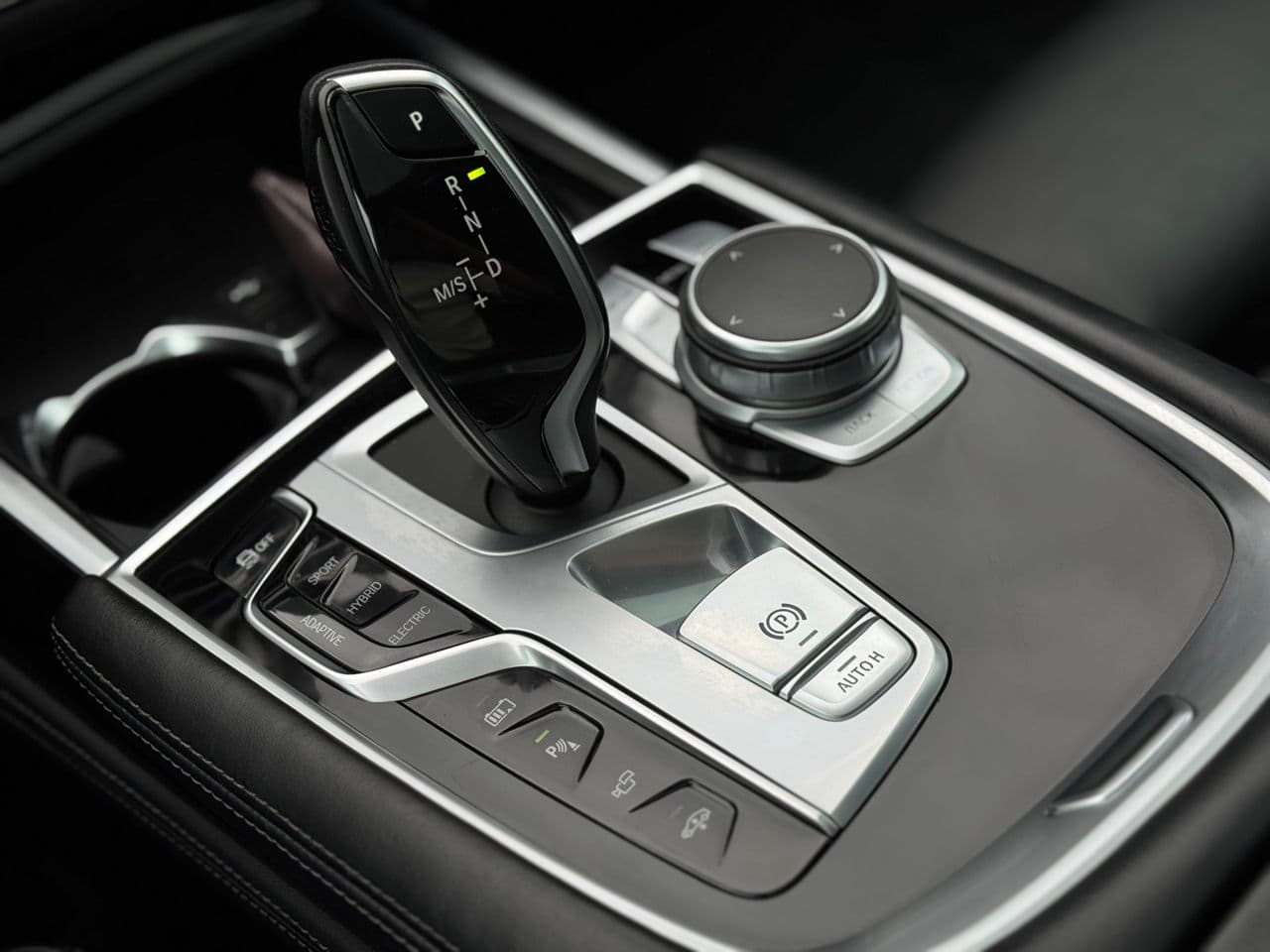 2020 BMW 745e — Miniatură 19