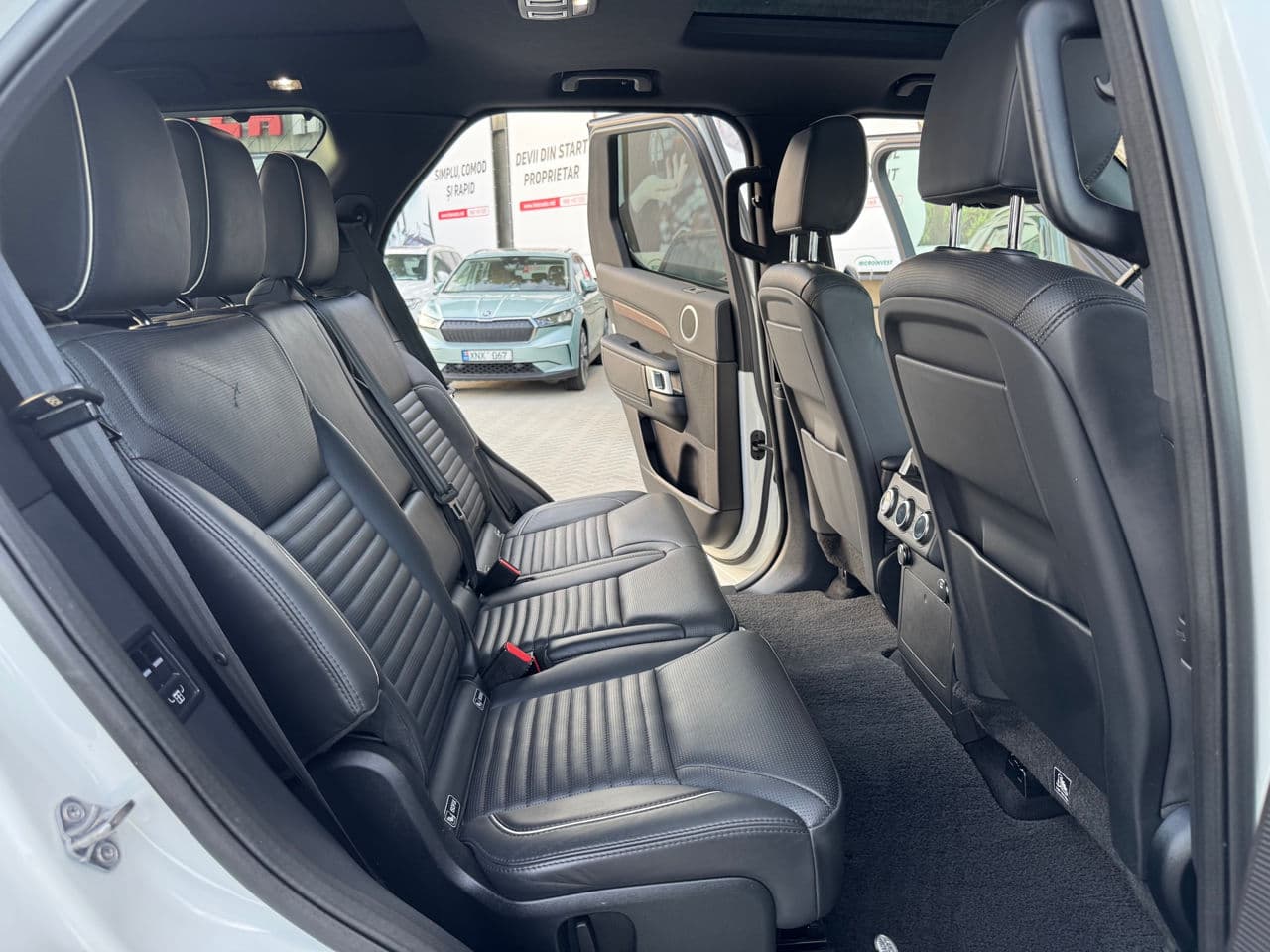 2017 Land Rover Discovery — Miniatură 16