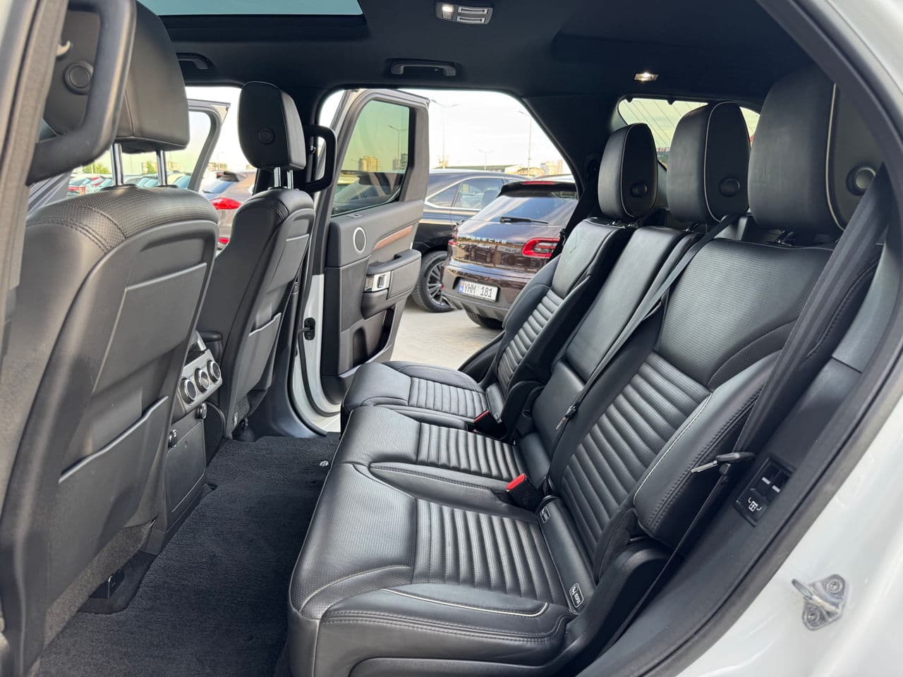 2017 Land Rover Discovery — Miniatură 14