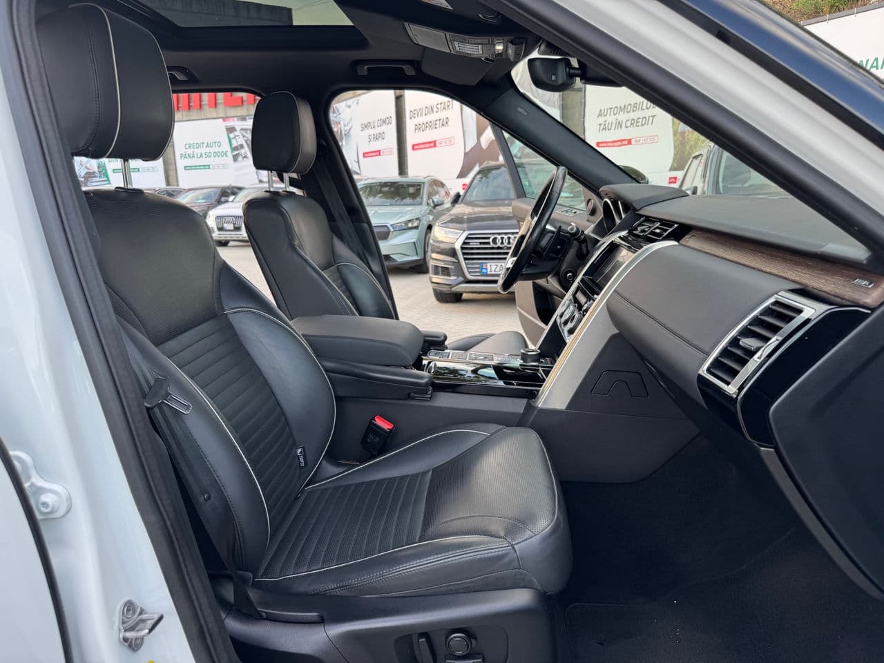 2017 Land Rover Discovery — Miniatură 18