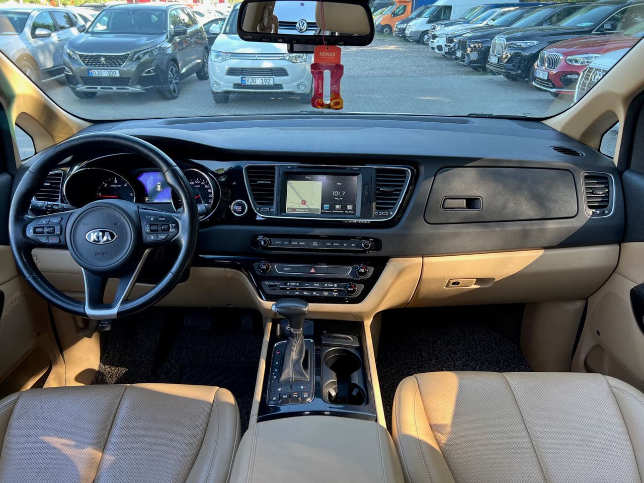 2016 Kia Carnival — Miniatură 10