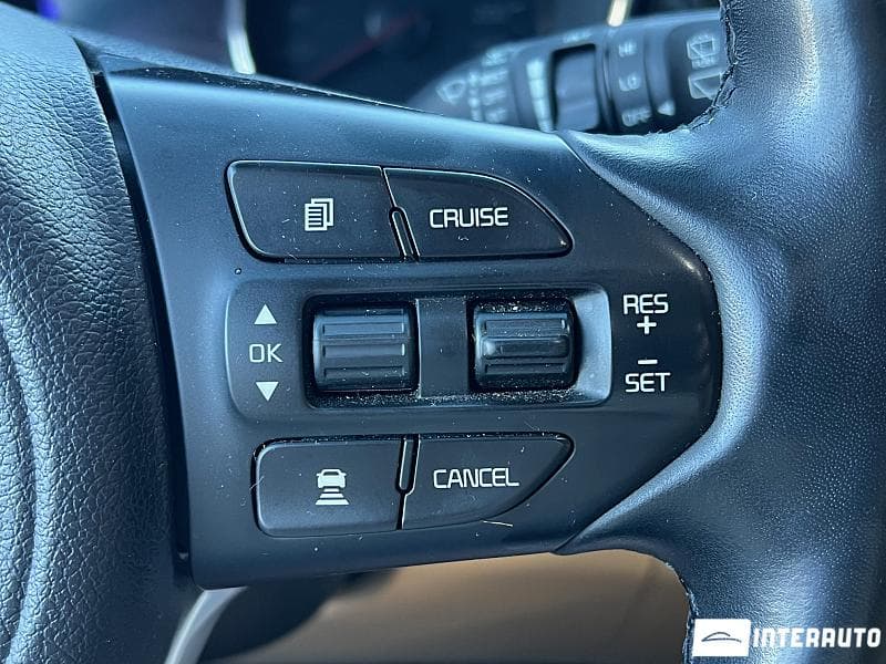 2016 Kia Carnival — Miniatură 13