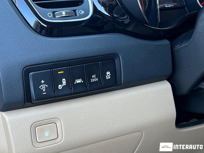 2016 Kia Carnival — Miniatură 9