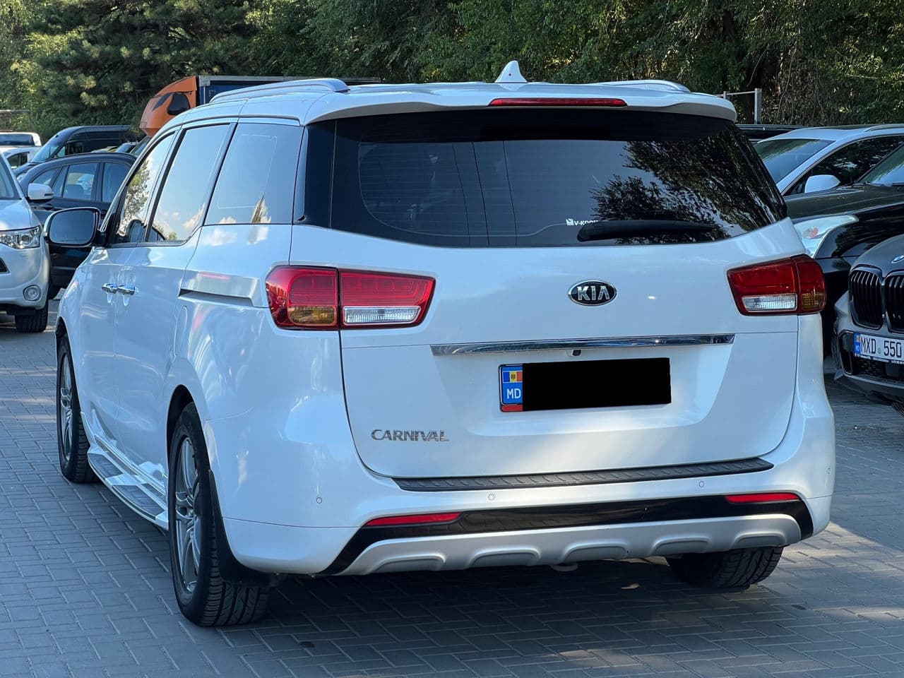 2016 Kia Carnival — Miniatură 4