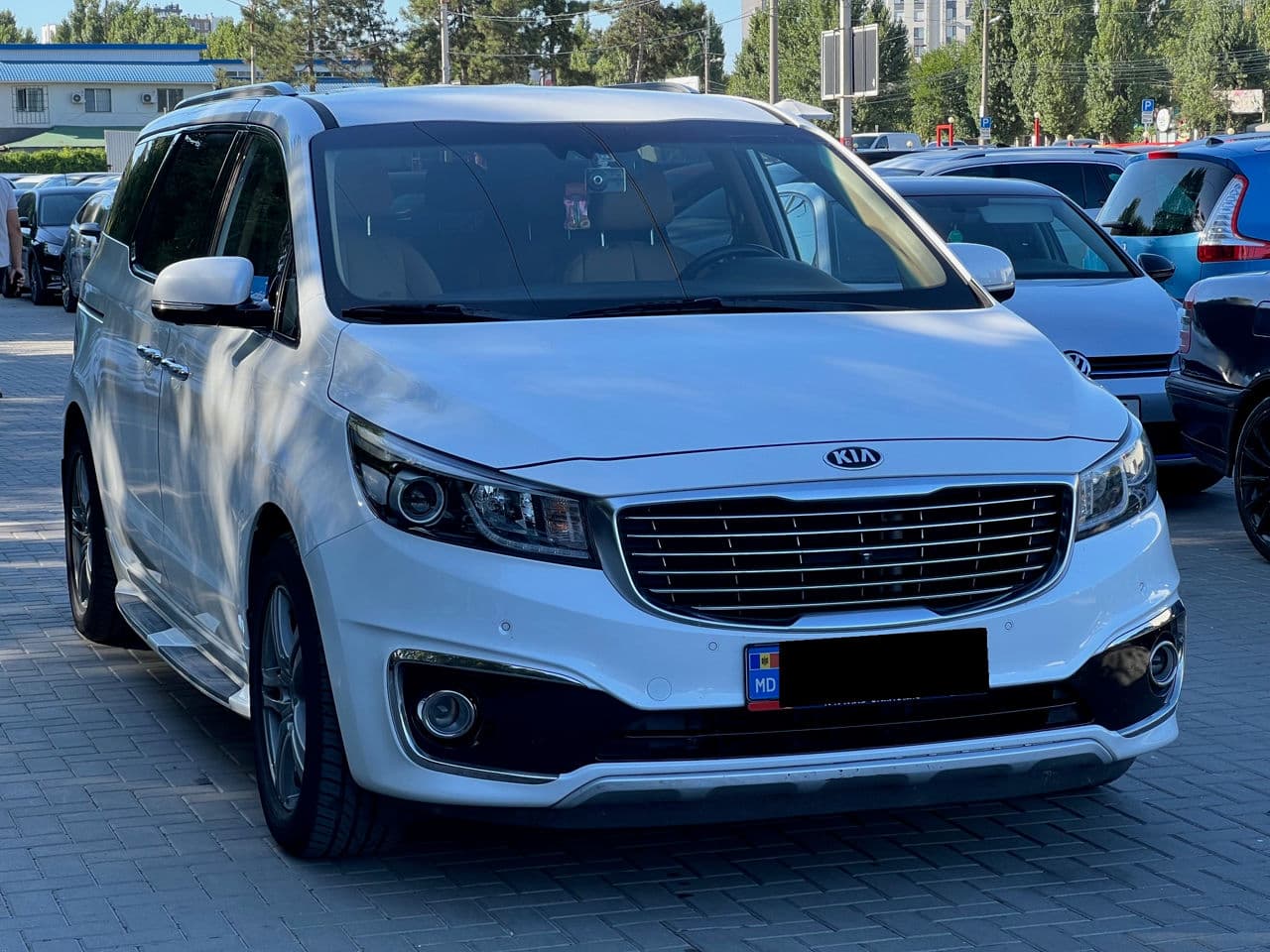 2016 Kia Carnival — Miniatură 3