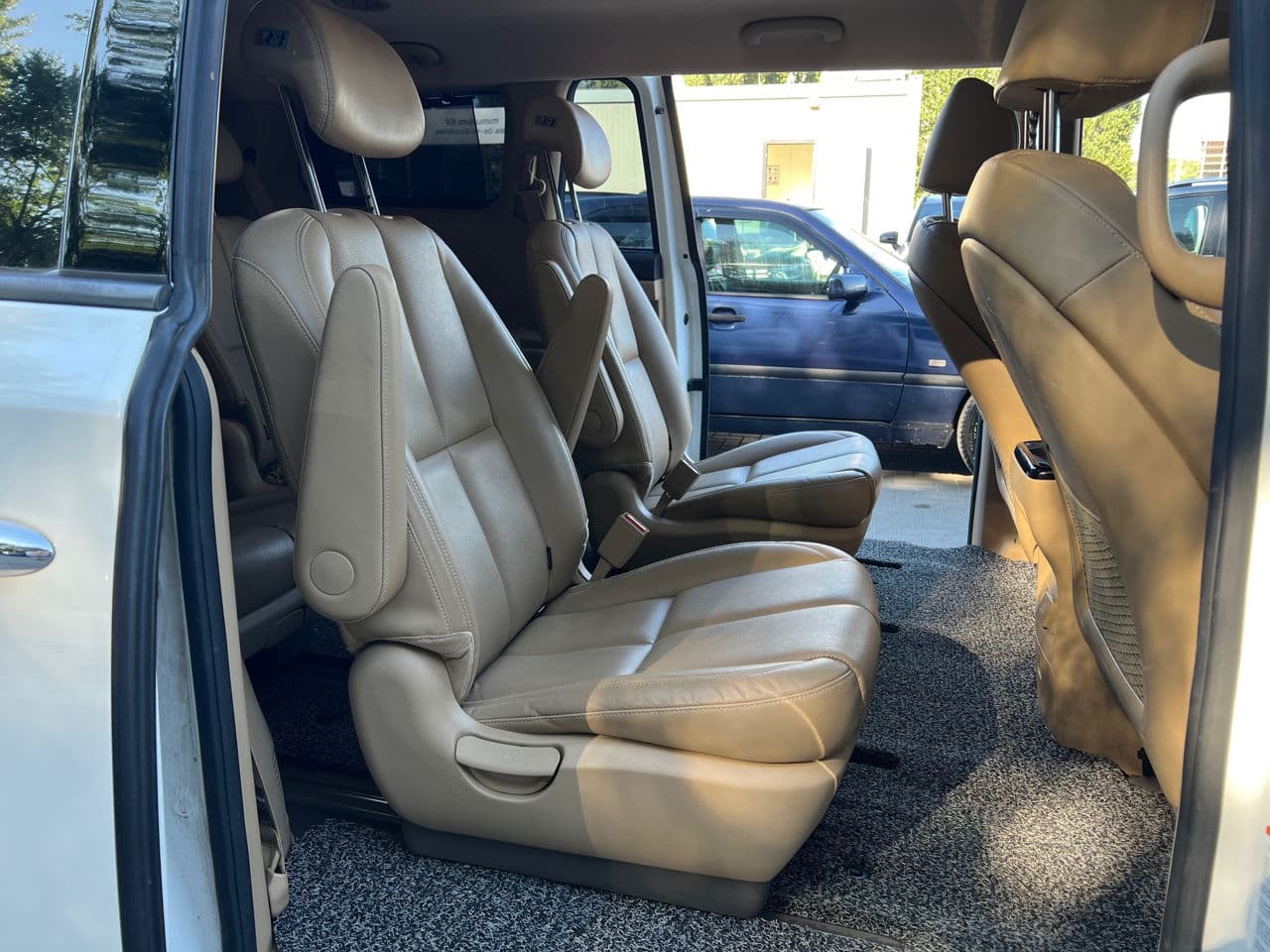 2016 Kia Carnival — Miniatură 21