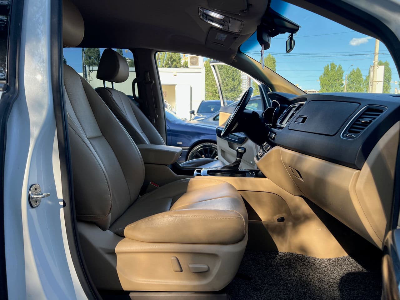 2016 Kia Carnival — Miniatură 20