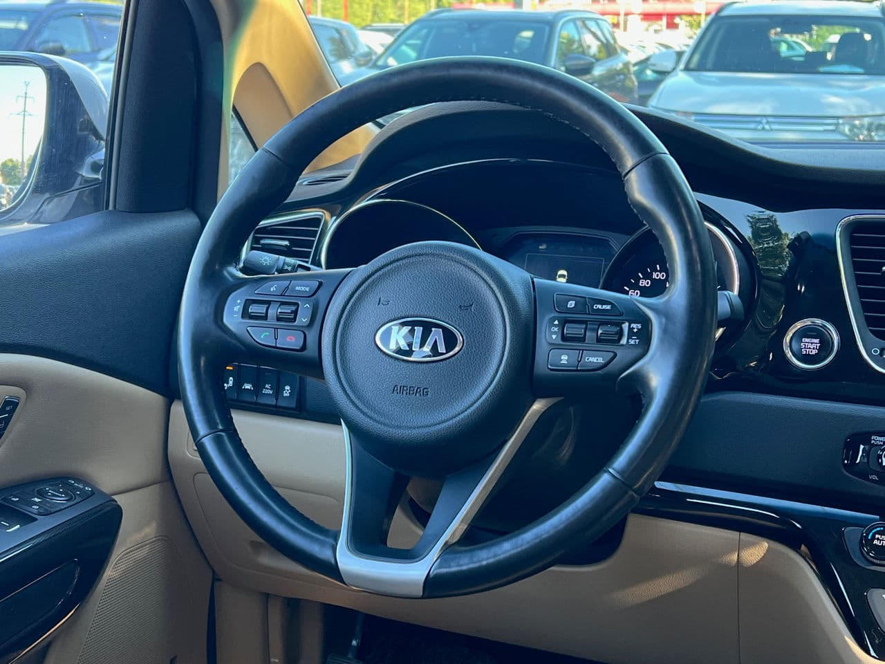 2016 Kia Carnival — Miniatură 11
