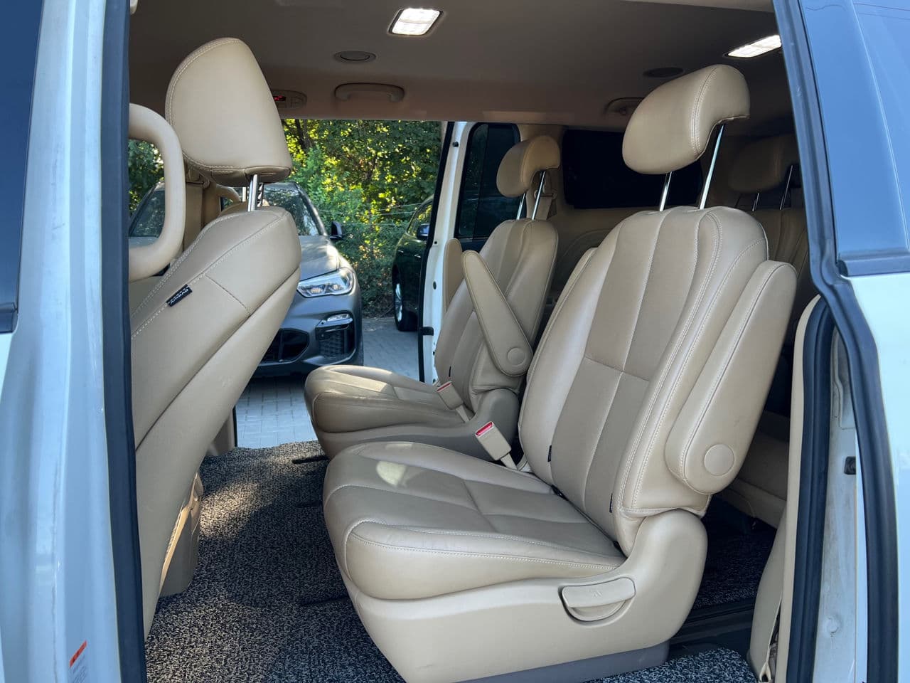 2016 Kia Carnival — Miniatură 22