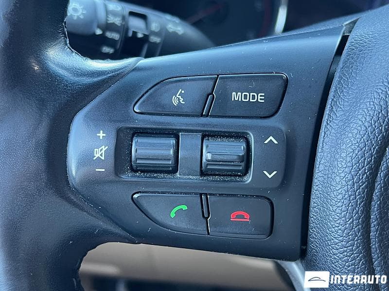2016 Kia Carnival — Miniatură 12