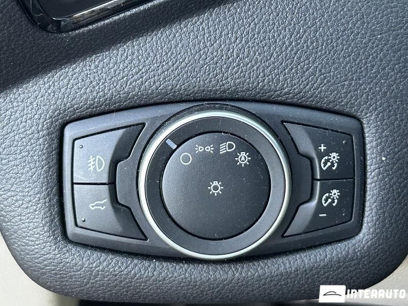 2017 Ford Escape — Miniatură 9