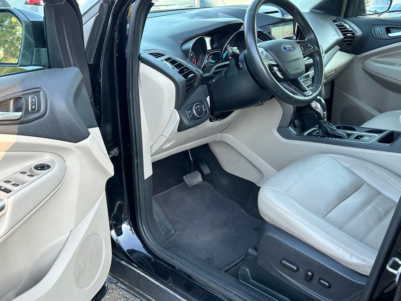 2017 Ford Escape — Miniatură 5