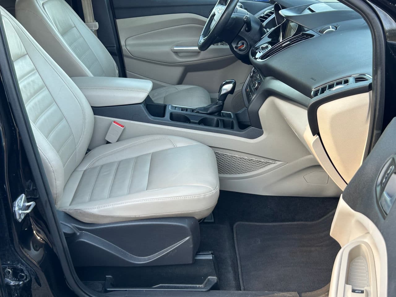 2017 Ford Escape — Miniatură 15