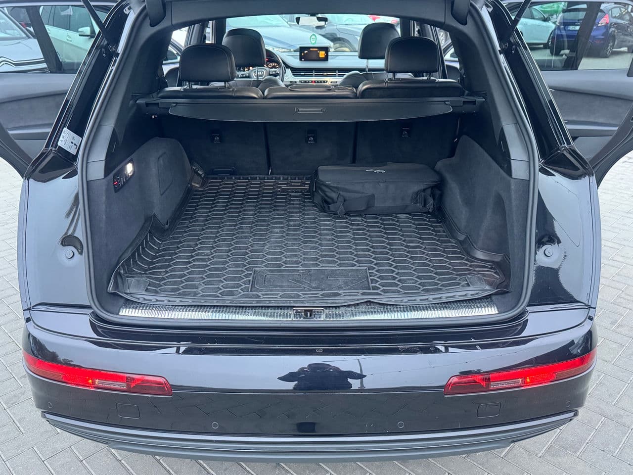 2016 Audi Q7 E-Tron — Miniatură 24