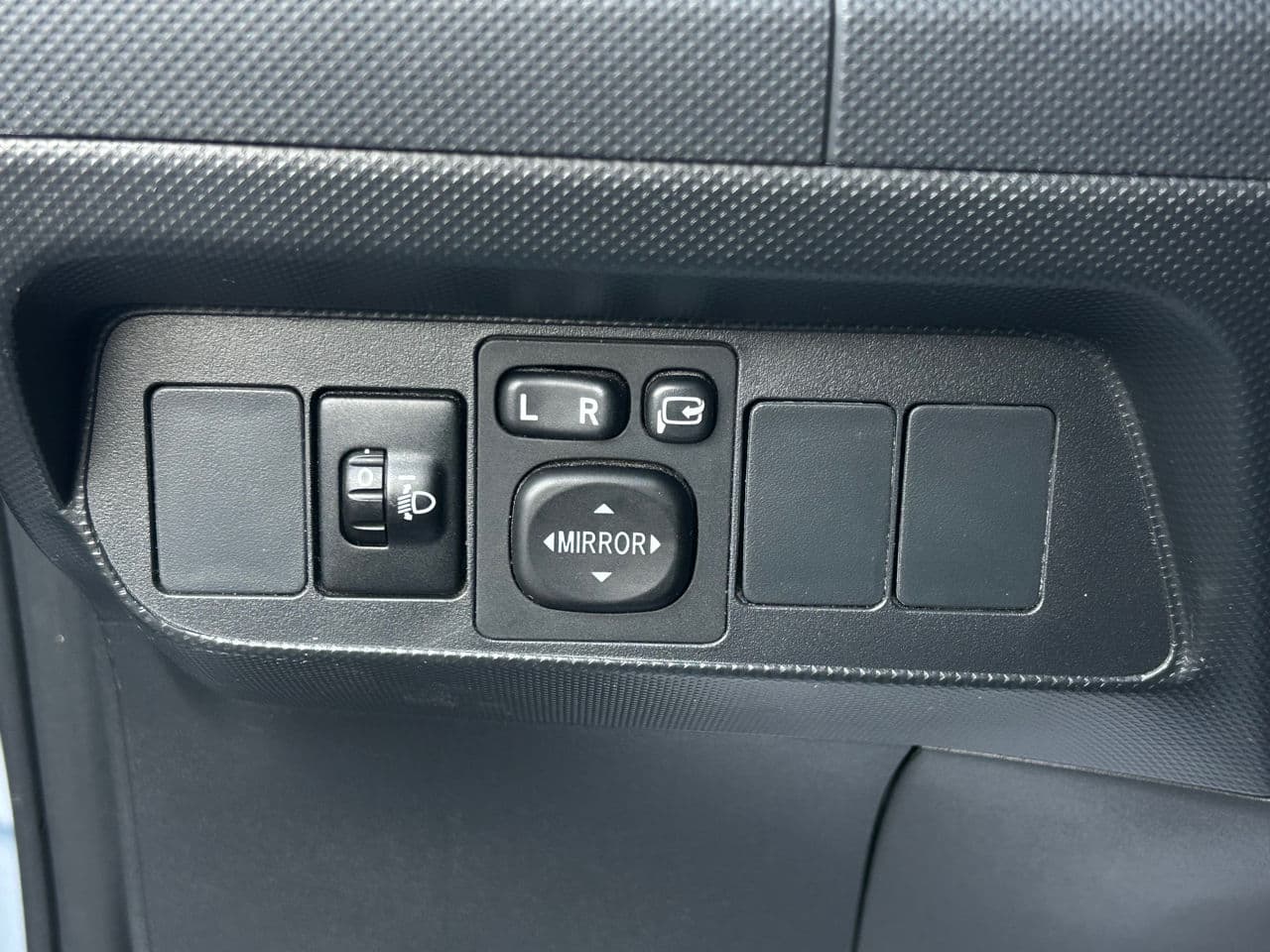 2011 Toyota Auris — Miniatură 8