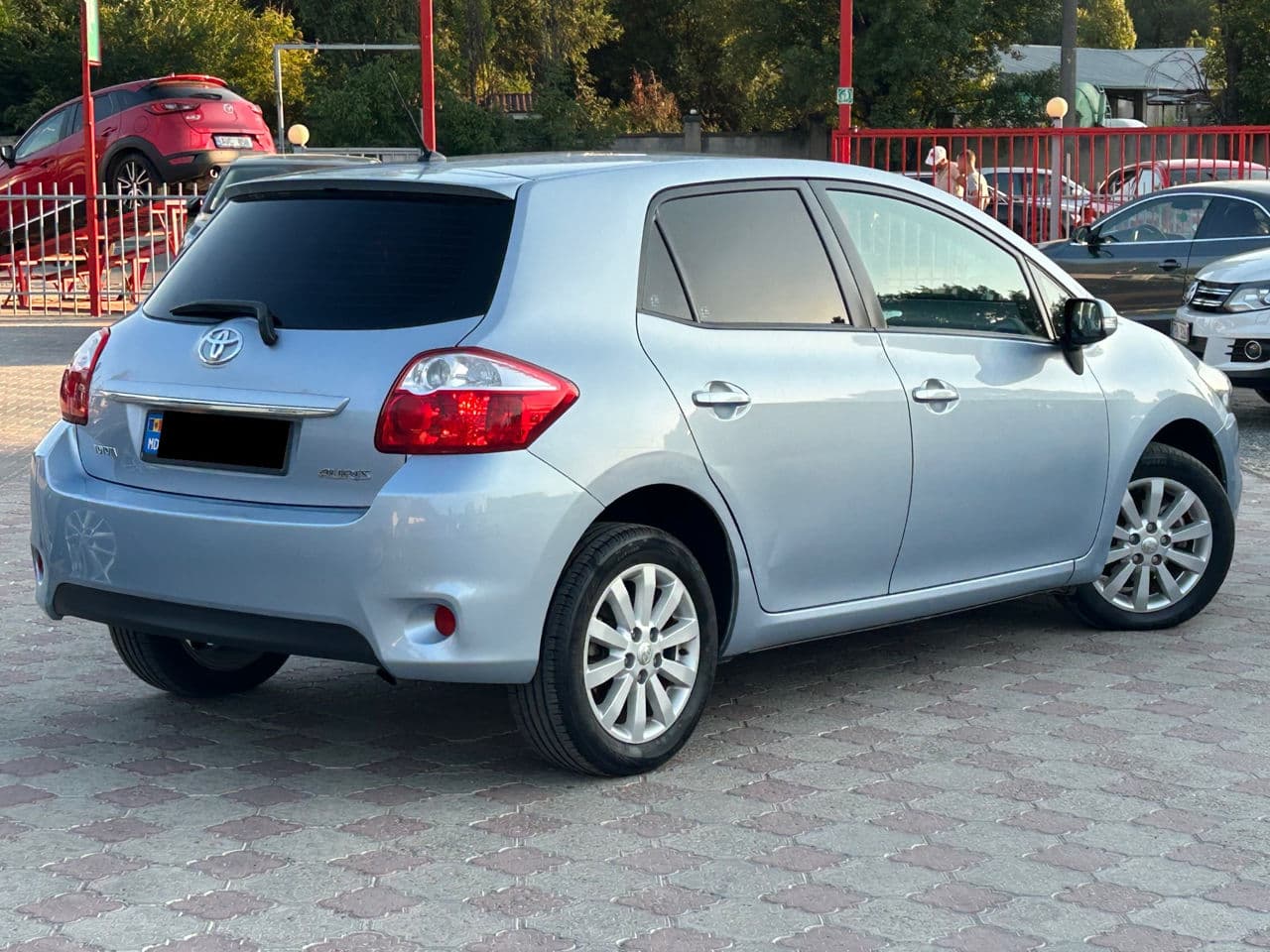 2011 Toyota Auris — Miniatură 4
