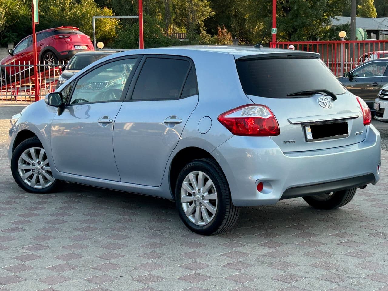 2011 Toyota Auris — Miniatură 3