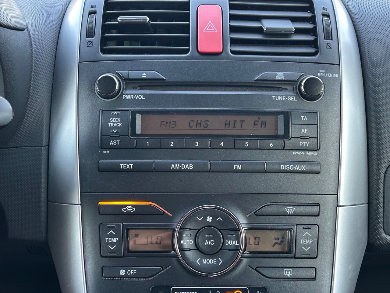 2011 Toyota Auris — Miniatură 14