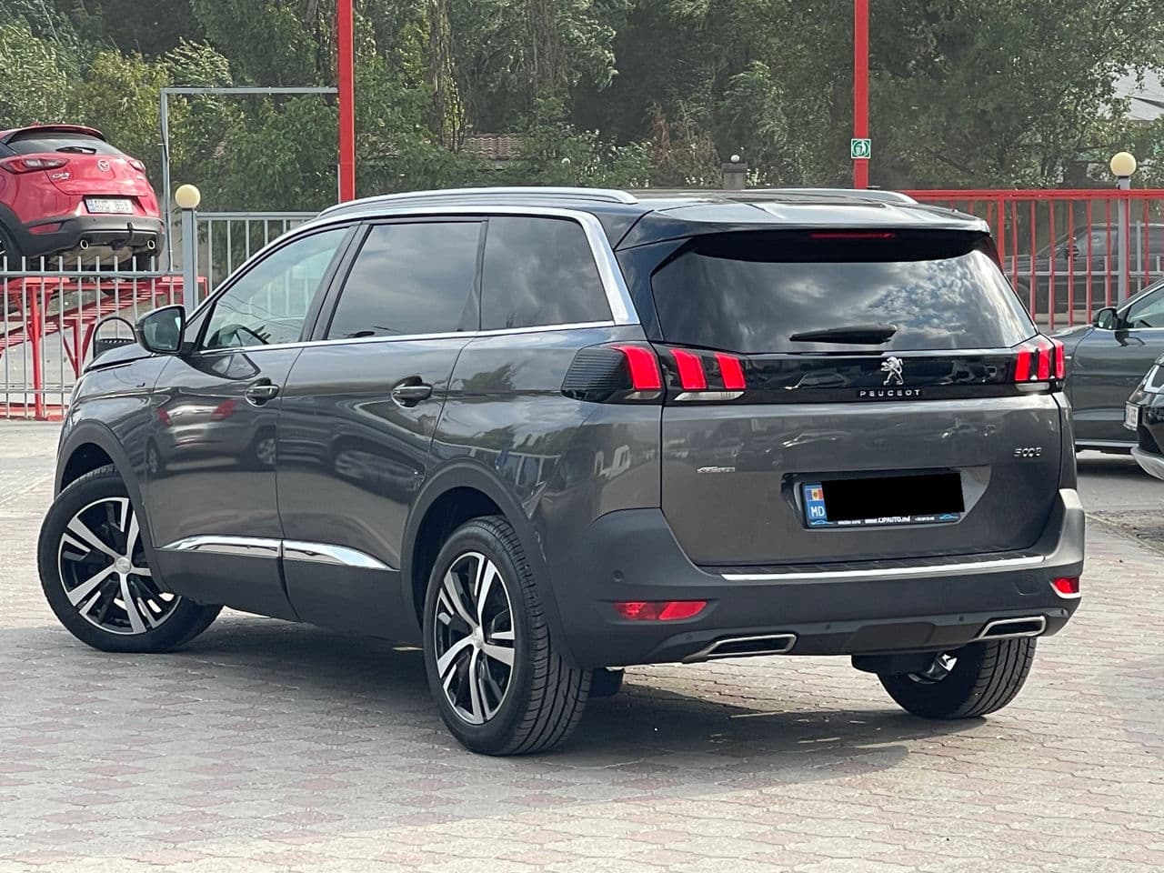 2018 Peugeot 5008 — Miniatură 2