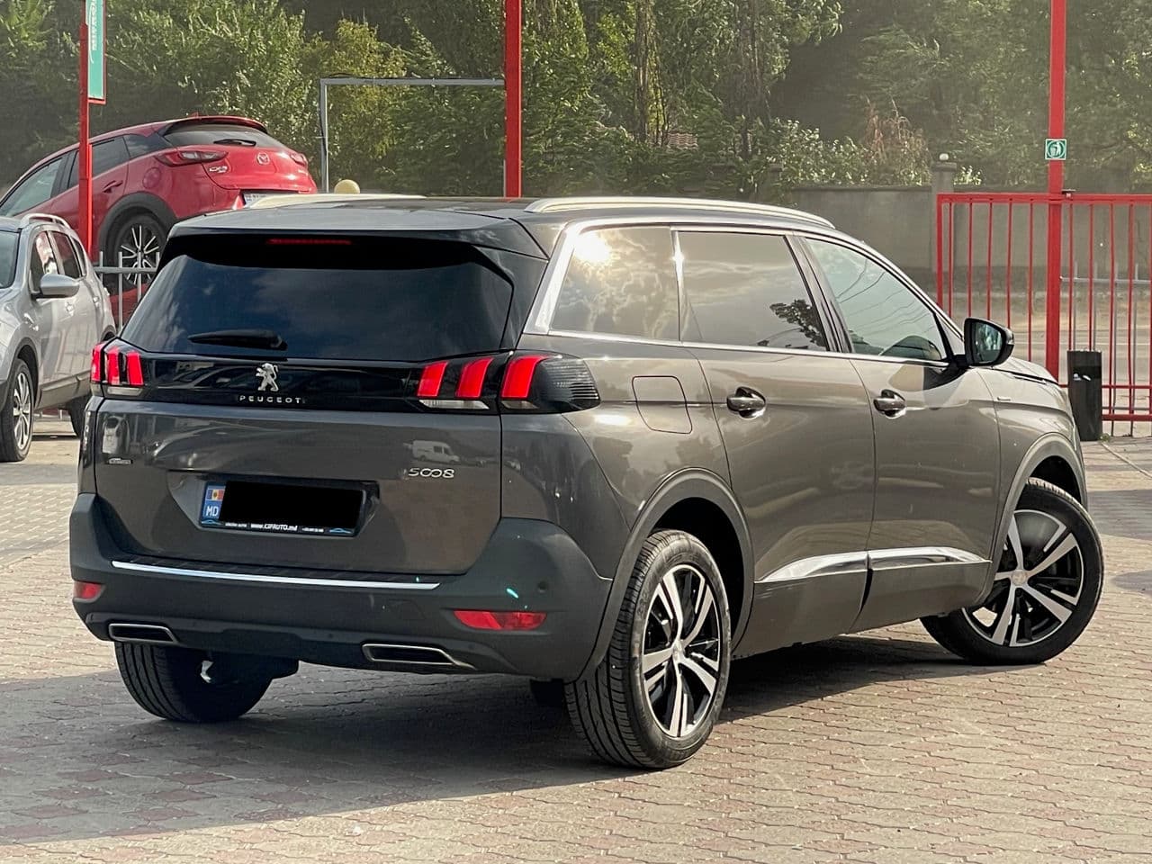 2018 Peugeot 5008 — Miniatură 3