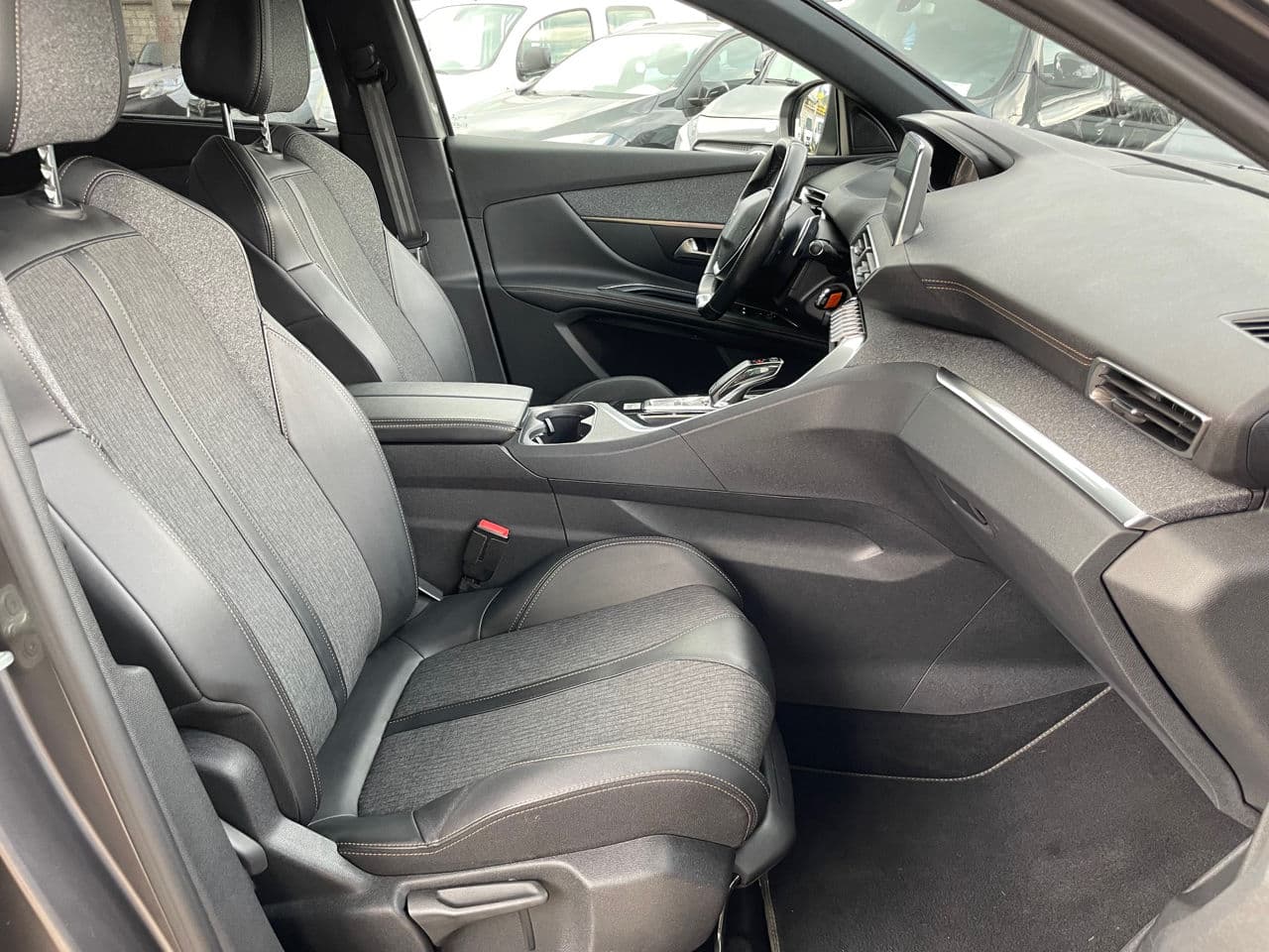 2018 Peugeot 5008 — Miniatură 15