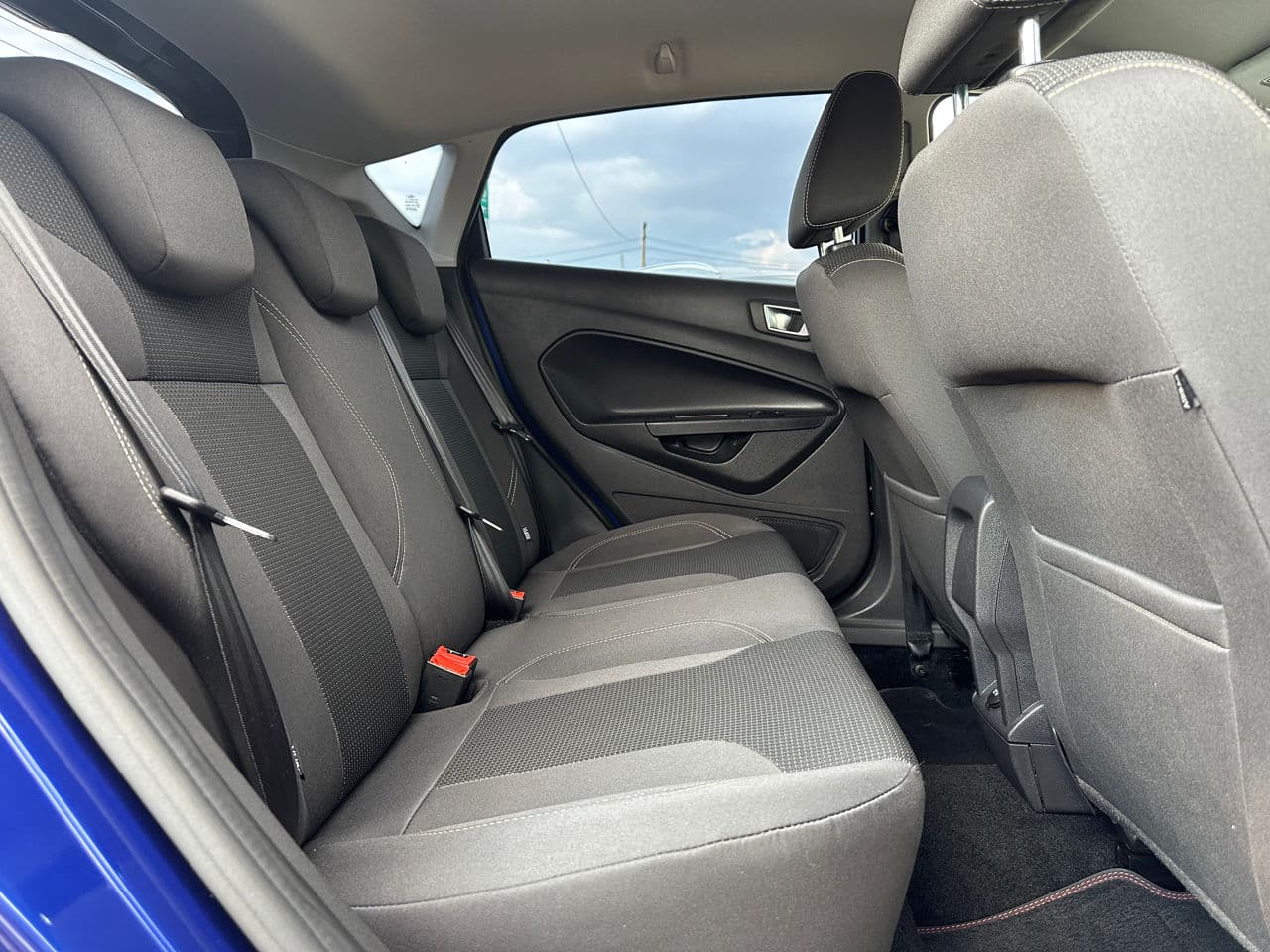 2015 Ford Fiesta — Miniatură 15