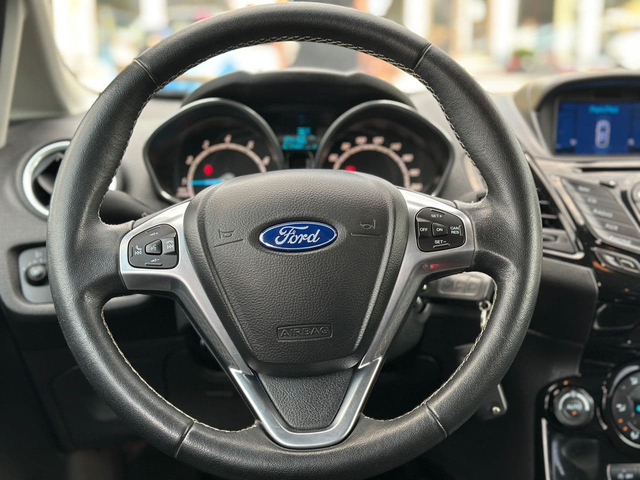 2015 Ford Fiesta — Miniatură 9