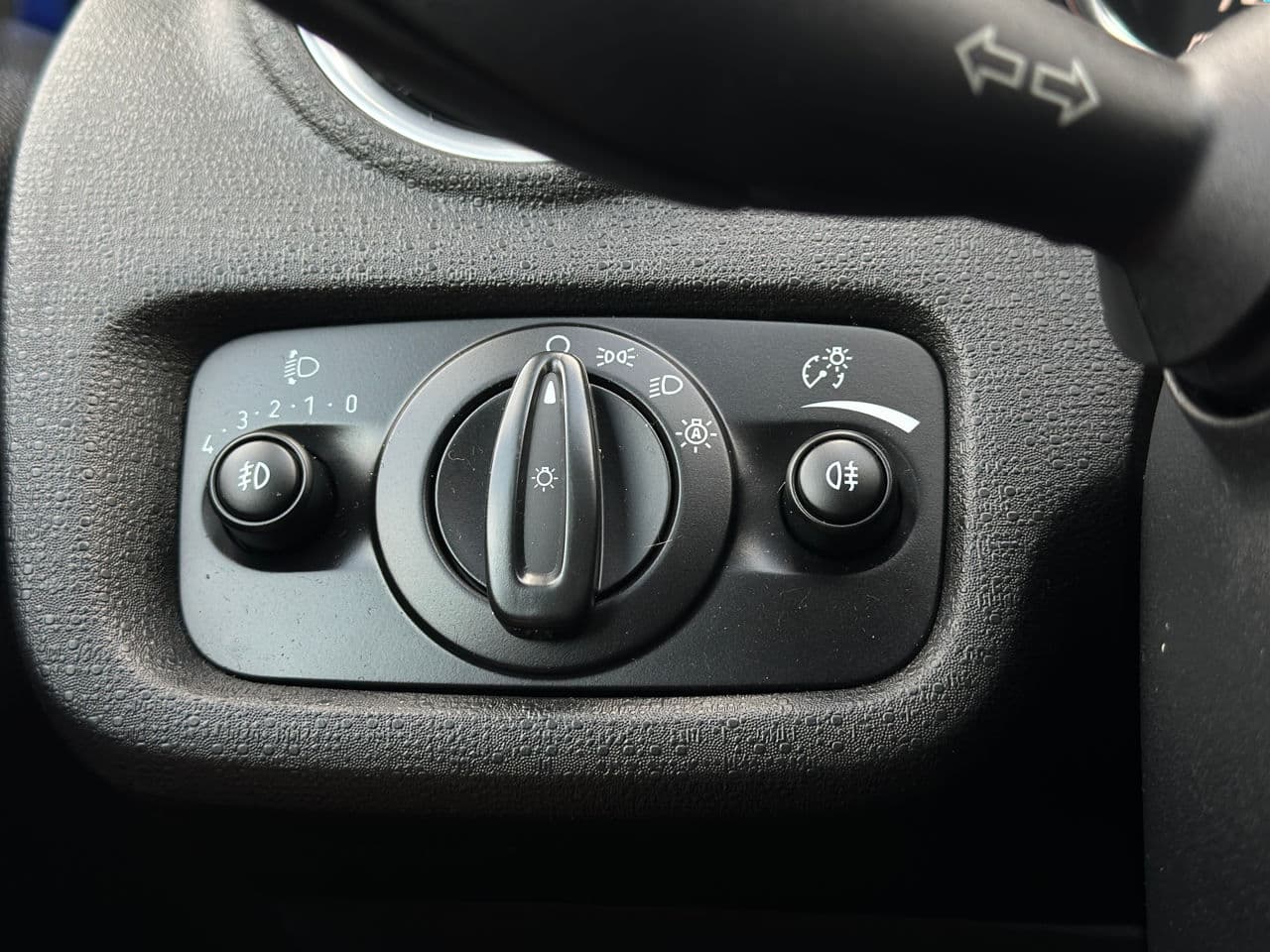2015 Ford Fiesta — Miniatură 8