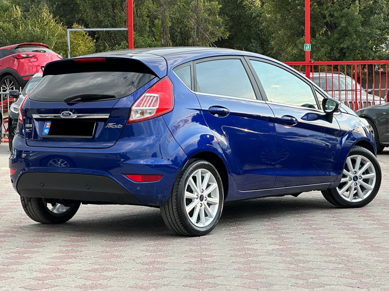 2015 Ford Fiesta — Miniatură 3