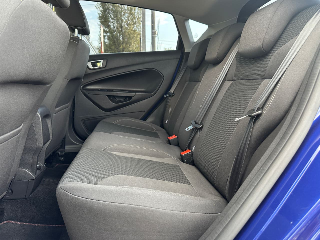 2015 Ford Fiesta — Miniatură 14