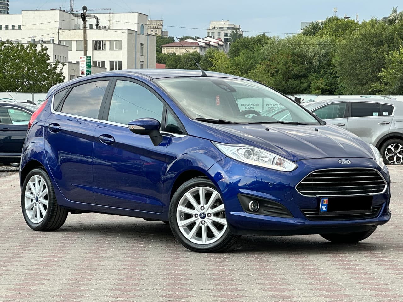 2015 Ford Fiesta — Miniatură 4