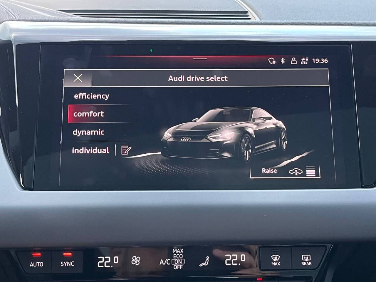 2022 Audi E-tron GT — Miniatură 12