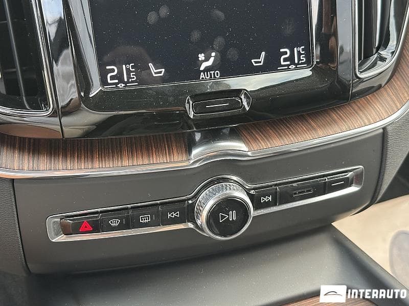 Volvo XC 60 2019 — Миниатюра 12