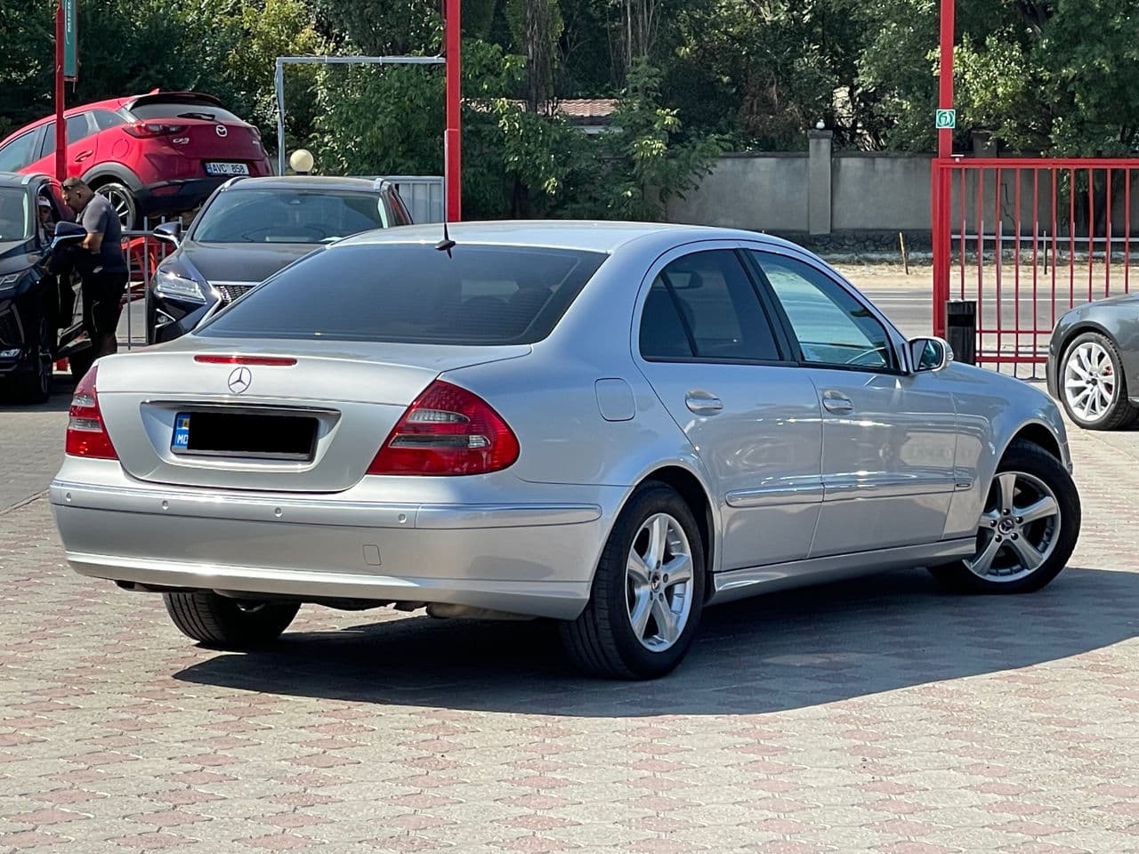 2004 Mercedes E 270 — Miniatură 2