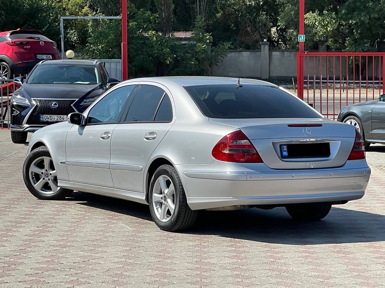 2004 Mercedes E 270 — Miniatură 3
