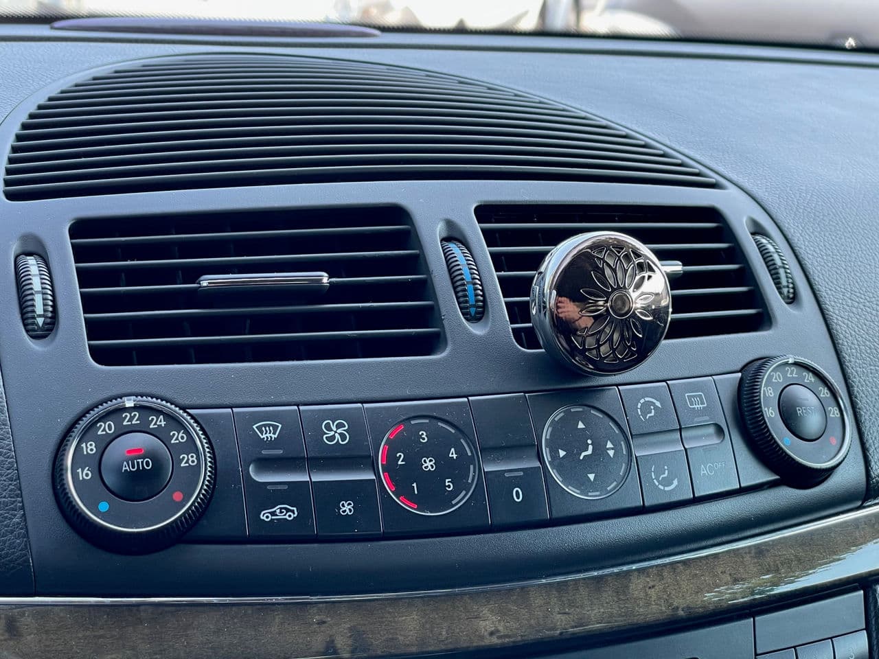 2004 Mercedes E 270 — Miniatură 13