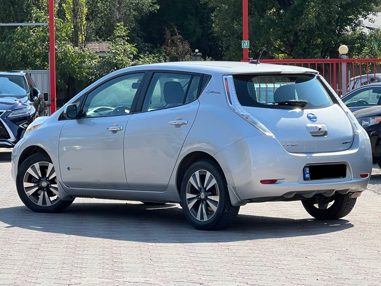 2014 Nissan Leaf — Miniatură 2
