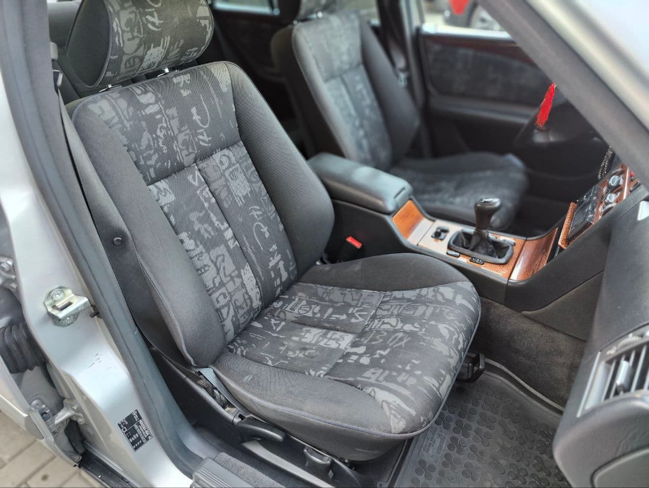Mercedes E 200 1997 — Миниатюра 7