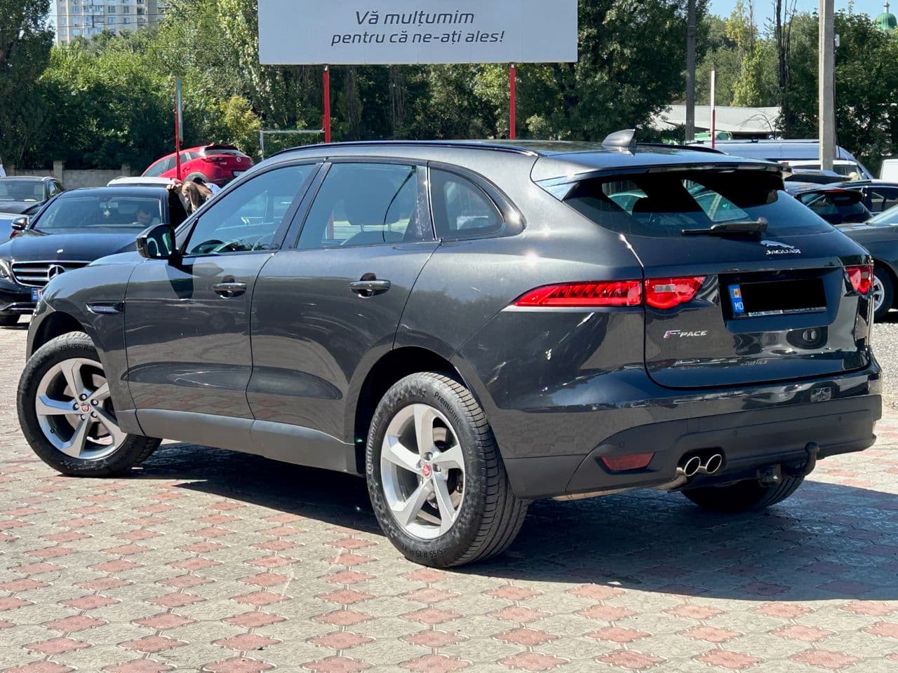 2017 Jaguar F-Pace — Miniatură 2