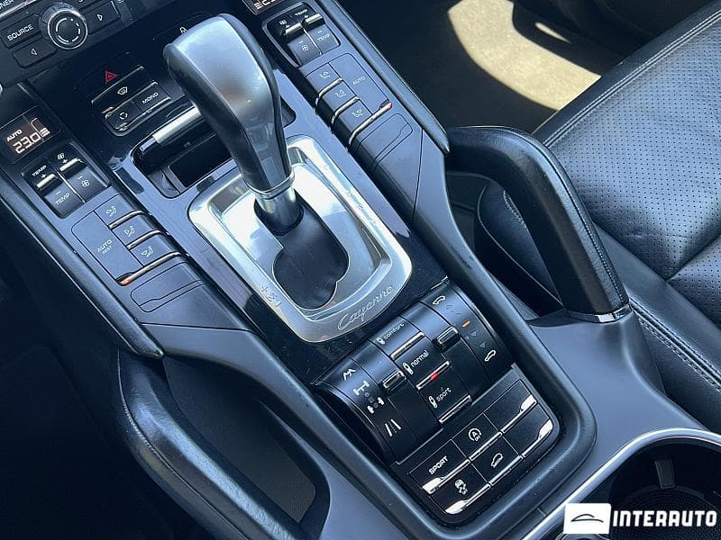 2012 Porsche Cayenne — Miniatură 13