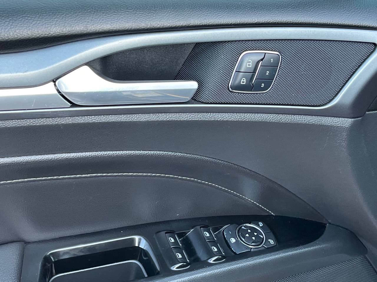 2015 Ford Fusion — Miniatură 15