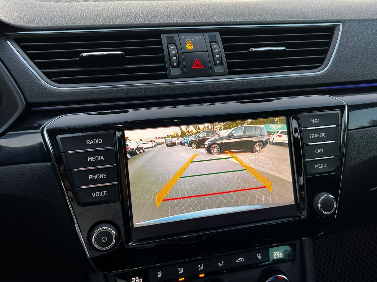 2017 Skoda Superb — Miniatură 12