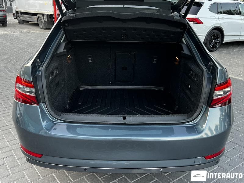 2017 Skoda Superb — Miniatură 18