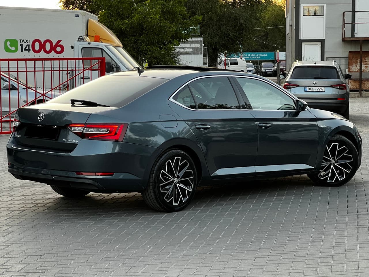 2017 Skoda Superb — Miniatură 4