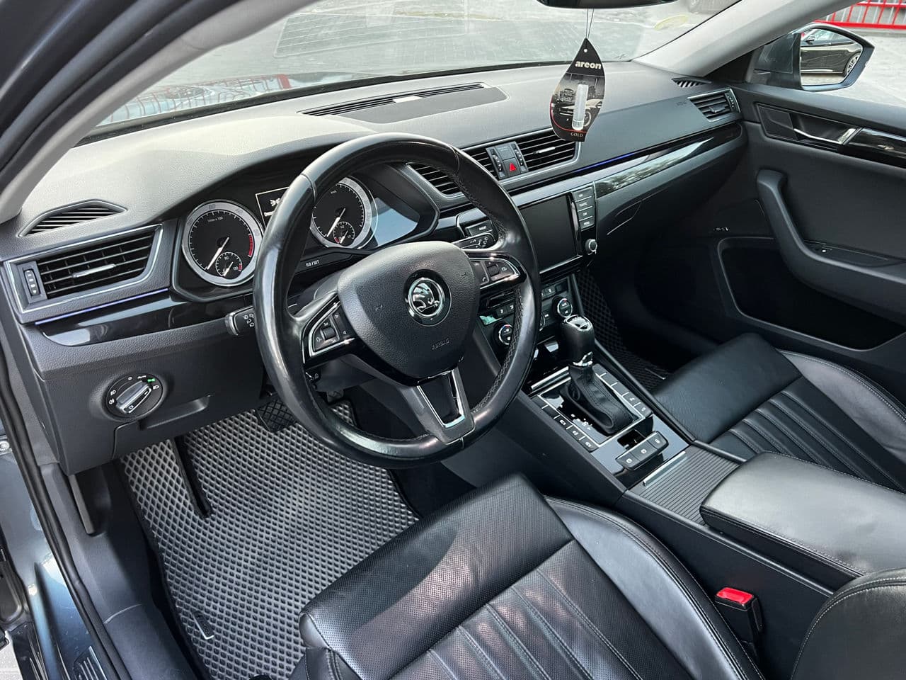 2017 Skoda Superb — Miniatură 5