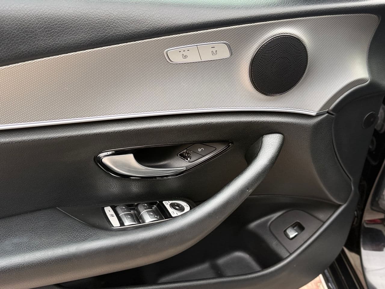 Mercedes E 220 2018 — Миниатюра 5