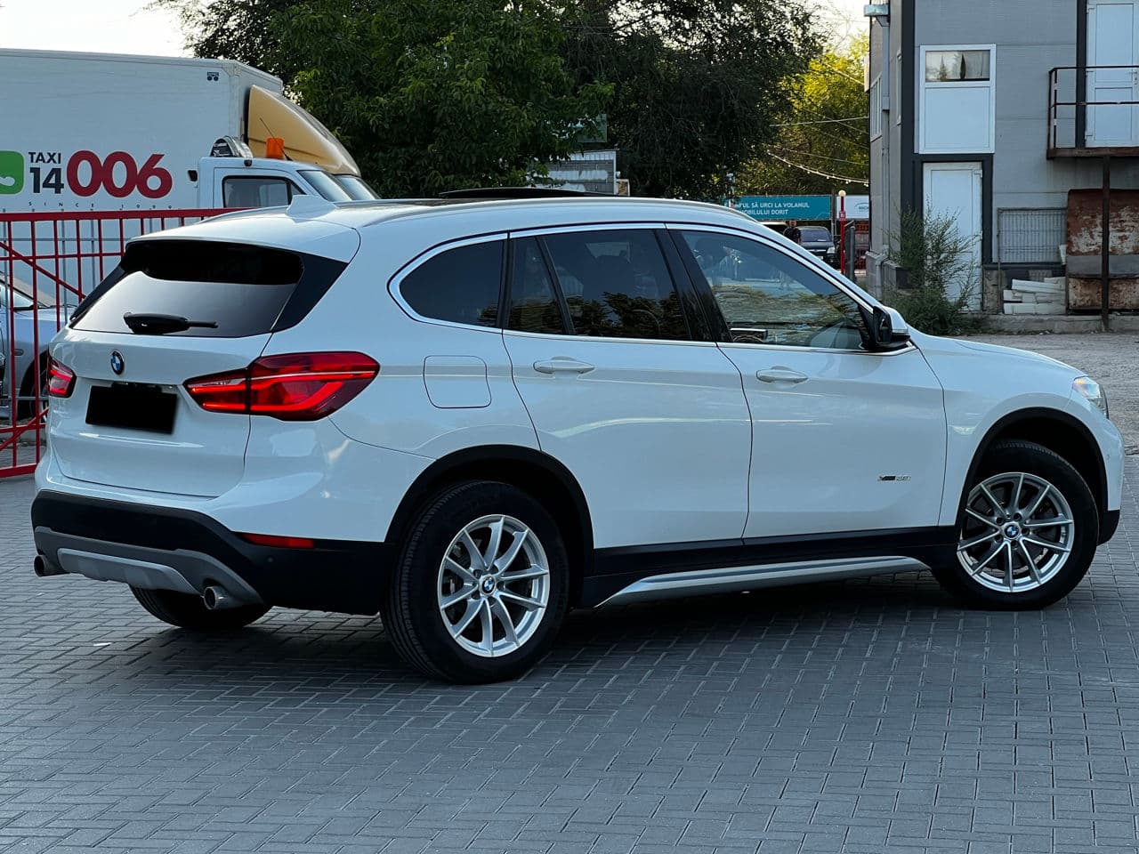 2016 BMW X1 2.8i — Miniatură 4